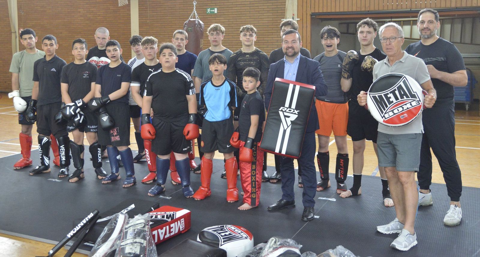 Bürgermeister und Stadtsportverband zu Besuch beim Training mit neuer Ausrüstung